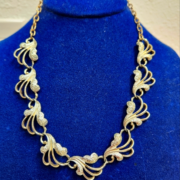 Sarah Coventry Frosted feather necklace 1961 17" - Picture 7 of 8